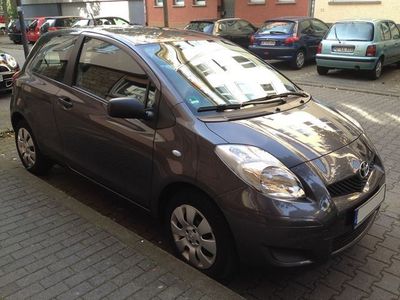 Gebraucht Toyota Yaris Cool 69 PS (50 kW) 2009 Grau Kleinwagen
