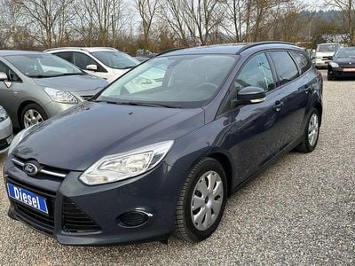 Gebraucht Ford Focus Trend 116 PS (85 kW) 2014 Grau Limousine