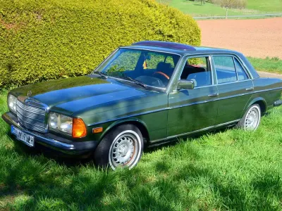 Gebraucht Mercedes 300 88 PS (64 kW) 1984 Grün Limousine