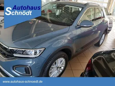 Gebraucht VW T-Roc Life 116 PS (85 kW) 2024 Petroleum blue metallic (metallic) SUV