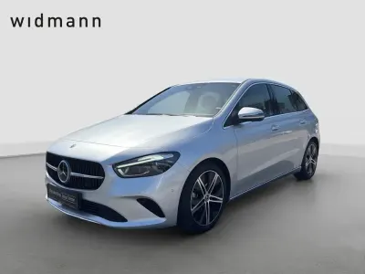 Używany Mercedes B200 Progressive 163 KM (119 kW) 2023 Srebrny Minivan