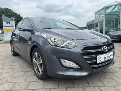 Gebraucht Hyundai i30 Passion 101 PS (74 kW) 2016 Micron grey / met Limousine