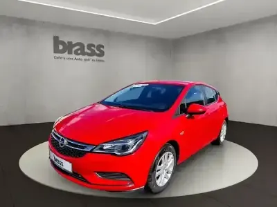 Gebraucht Opel Astra Edition 105 PS (77 kW) 2018 Lava rot (brillant) Limousine
