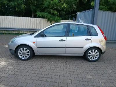 Gebraucht Ford Fiesta 70 PS (51 kW) 2004 Grau Kleinwagen