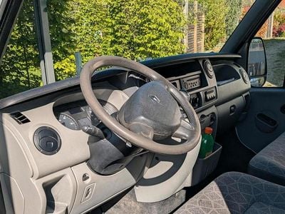 Used Renault Master 120 HP (88 kW) 2009 White Estate