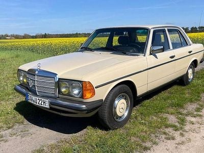 Usata Mercedes 200 109 CV (80 kW) 1982 Beige Berlina