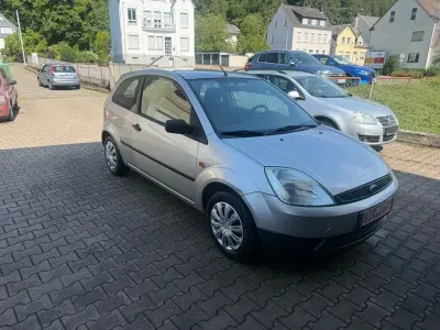 Gebraucht Ford Fiesta 60 PS (44 kW) 2003 Silber Kleinwagen