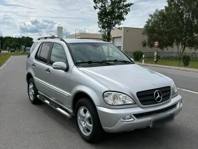 Gebraucht Mercedes ML270 163 PS (119 kW) 2002 Silber SUV