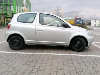 Silber Gebraucht 2001 Toyota Yaris Kleinwagen | 3.400 € (Teuer)
