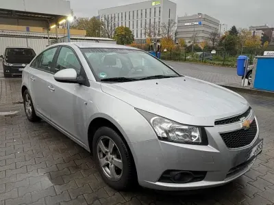 Gebraucht Chevrolet Cruze LS 141 PS (103 kW) 2010 Silber Limousine
