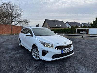 Gebraucht Kia Ceed Vision 136 PS (100 kW) 2021 Weiß Kleinwagen