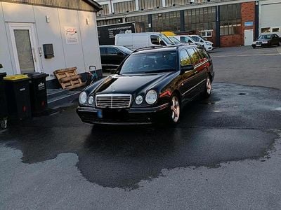 Usata Mercedes 320 225 CV (165 kW) 1999 Nero Station wagon