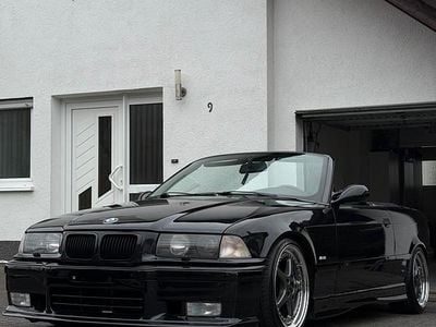 Schwarz Gebraucht 1999 BMW 328 Cabriolet M Sport Cabrio | 12.000 €