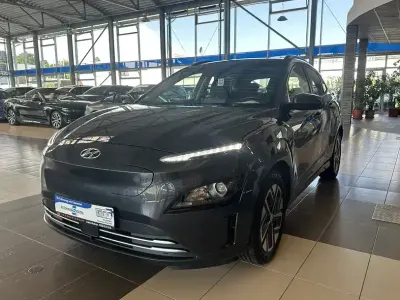Gebraucht Hyundai Kona Select 100 kW (136 PS) 2022 Schwarz SUV