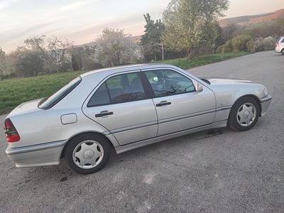 Second-hand Mercedes C180 122 CP (89 kW) 1998 Argintiu Berlinǎ