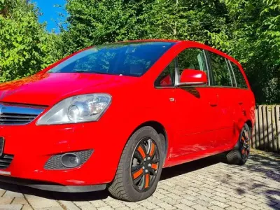 Gebraucht Opel Zafira Design Edition 125 PS (91 kW) 2011 Rot Van / Kleinbus