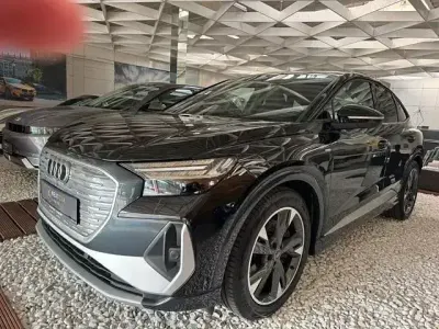 Używany Audi Q4 e-tron S-Line 219 kW (299 KM) 2022 Czarny SUV