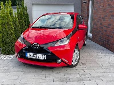 Usata Toyota Aygo X-play 69 CV (50 kW) 2017 Rosso Utilitaria