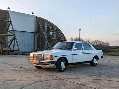 Gebraucht Mercedes 200 140 PS (102 kW) 1979 Weiß Limousine