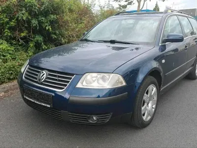 Gebraucht VW Passat 131 PS (96 kW) 2001 Blau Kombi