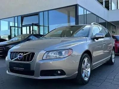 Brugt Volvo V70 Summum 205 HK (150 kW) 2009 Guld Stationcar