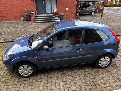 Second-hand Ford Fiesta 70 CP (51 kW) 2006 Albastru Hatchback