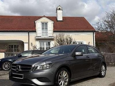 Usata Mercedes A180 122 CV (89 kW) 2014 Grigio Utilitaria