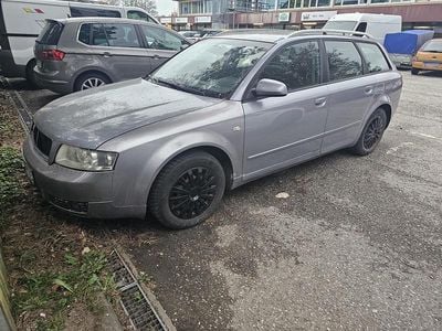 Second-hand Audi A4 131 CP (96 kW) 2004 Gri Break
