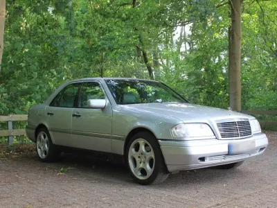 Gebraucht Mercedes C180 Elegance 122 PS (89 kW) 1996 Silber Limousine