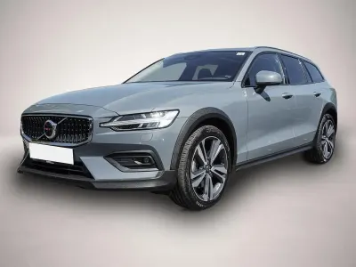 Gebraucht Volvo V60 CC Plus 197 PS (144 kW) 2024 Manufacturer Kombi