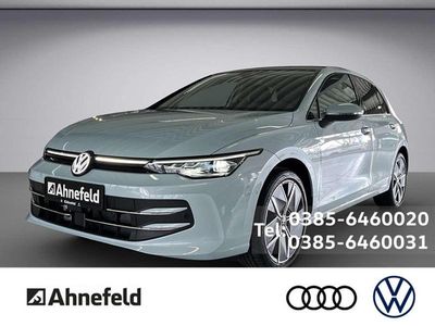 Neu VW Golf VIII Style 150 PS (110 kW) 2025 Blue metallic Limousine