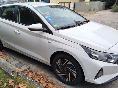 Gebraucht Hyundai i20 Trend 101 PS (74 kW) 2023 Weiß Kleinwagen