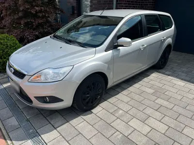 Gebraucht Ford Focus 109 PS (80 kW) 2010 Silber Kombi