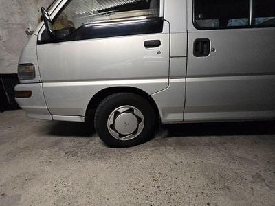 Gebraucht Mitsubishi L300 113 PS (83 kW) 1996 Silber Van / Kleinbus