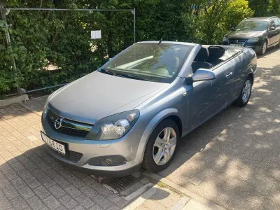 Używany Opel Astra Cabriolet 116 KM (85 kW) 2009 Szary Kabriolet