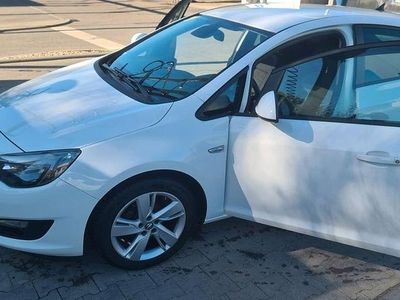 Gebraucht Opel Astra Edition 140 PS (102 kW) 2015 Weiß Limousine