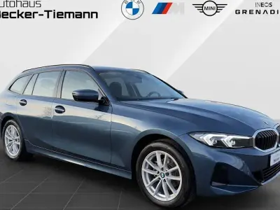Gebraucht BMW 318 Comfort Edition 156 PS (114 kW) 2025 Arctic race blue Kombi