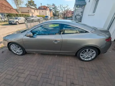 Gebraucht Renault Laguna III GT 238 PS (175 kW) 2009 Gelb Coupé