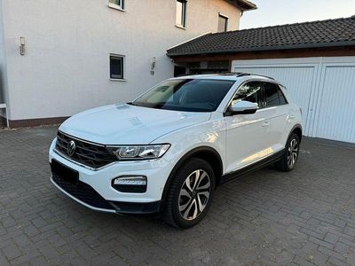 Second-hand VW T-Roc Active 150 CP (110 kW) 2021 Alb SUV