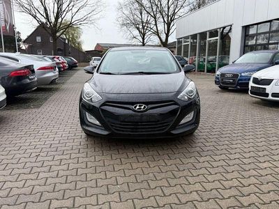 Gebraucht Hyundai i30 Classic 90 PS (66 kW) 2013 Schwarz Limousine