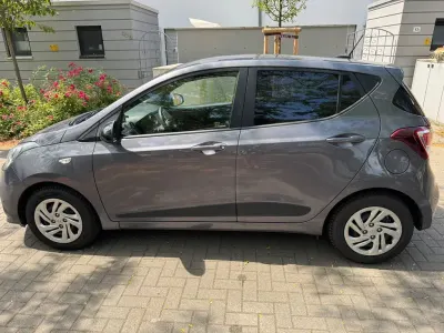 Gebraucht Hyundai i10 Passion Plus 87 PS (63 kW) 2019 Grau Kleinwagen