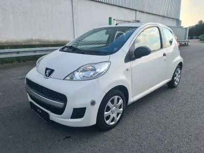Gebraucht Peugeot 107 68 PS (50 kW) 2009 Weiß Kleinwagen