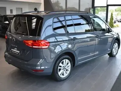 Gebraucht VW Touran Comfortline 122 PS (89 kW) 2024 Delfingrau Van / Kleinbus