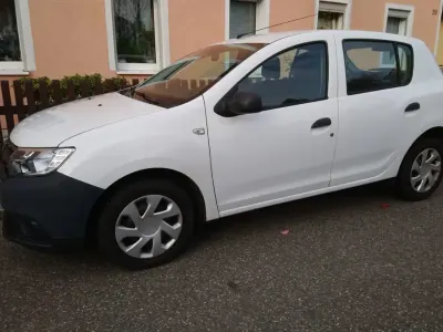 Używany Dacia Sandero Essentiel 73 KM (53 kW) 2018 Biały Sedan/Limuzyna