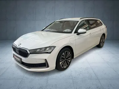Gebraucht Skoda Superb Selection 150 PS (110 kW) 2026 Kristallweiß uni Kombi