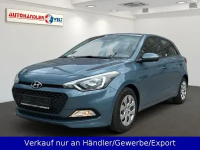 Gebraucht Hyundai i20 84 PS (61 kW) 2016 Blau Limousine