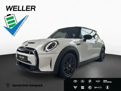 Gebraucht Mini Cooper SE 135 kW (184 PS) 2023 Nanuq white (weiß) Kleinwagen