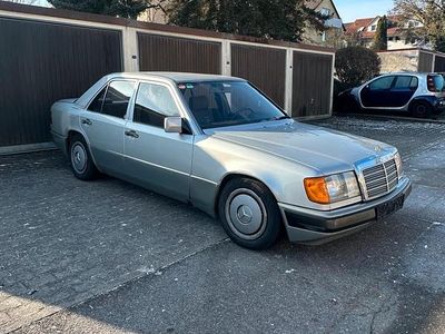 Silber Gebraucht 1990 Mercedes 200 Limousine | 3.500 €
