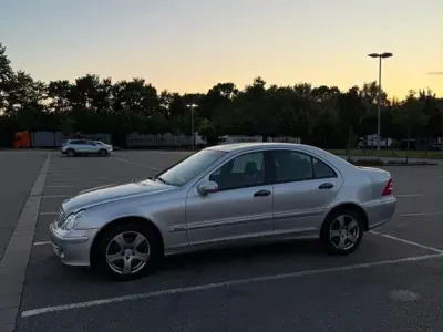 Gebraucht Mercedes C180 Classic 143 PS (105 kW) 2004 Silber Limousine