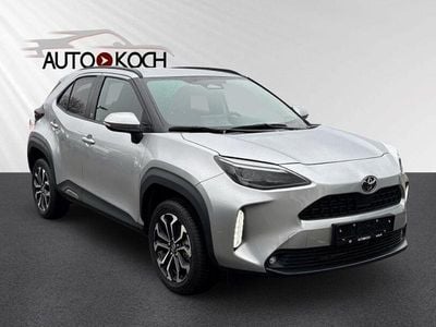 Gebraucht Toyota Yaris Hybrid Plus 131 PS (96 kW) 2024 Shimmering silver metallic SUV